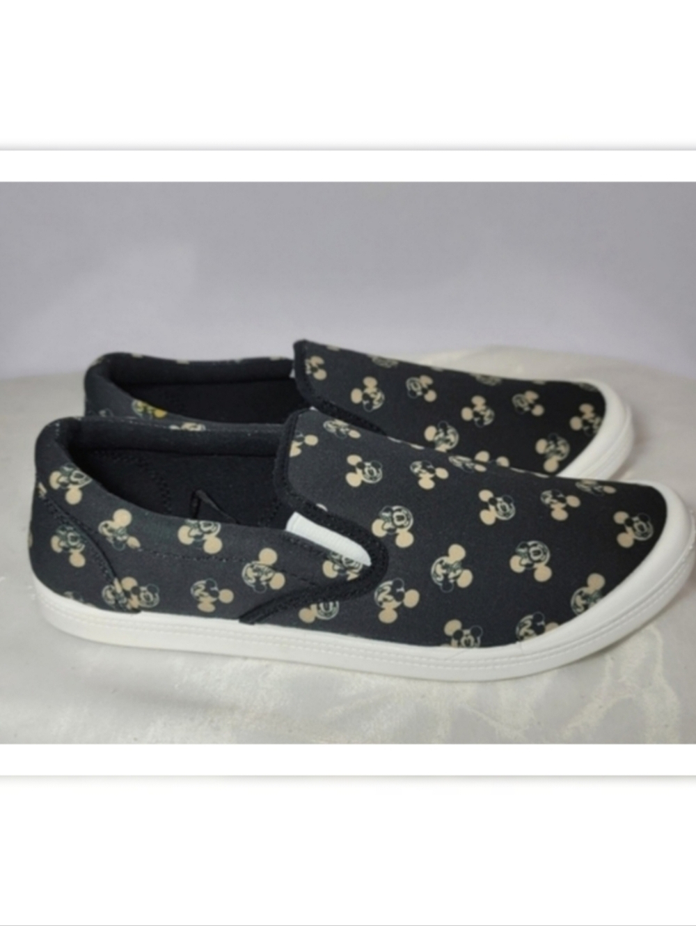 Disney Women's Size 7 Black Minnie Mouse Slip ons.